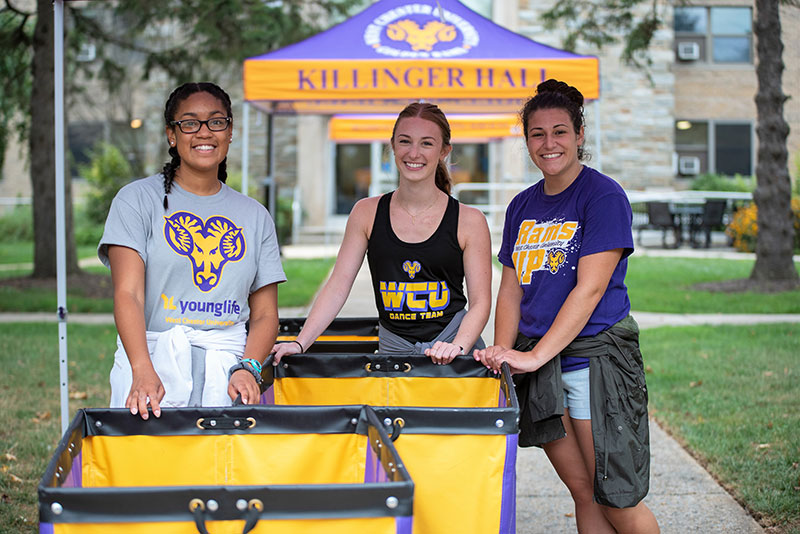 Student helping move into dorms