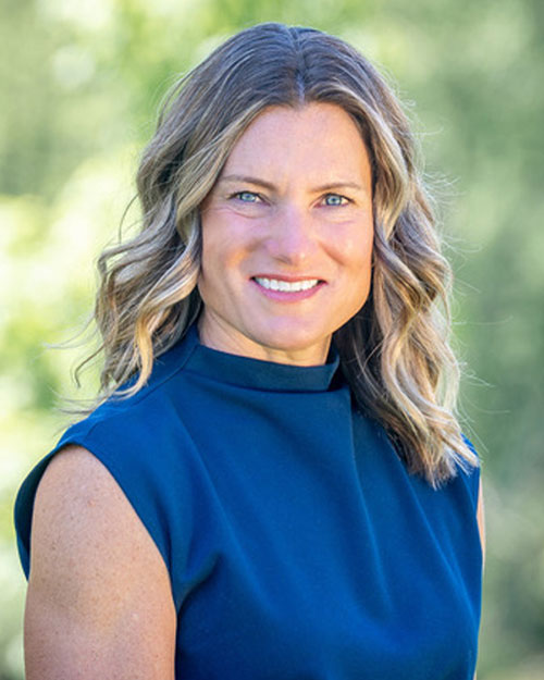 Julie Pfaff headshot