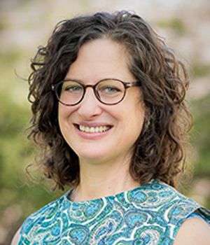 Dr. Lisa Huebner Headshot