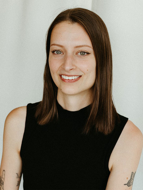 Nicole Amenheuser Headshot