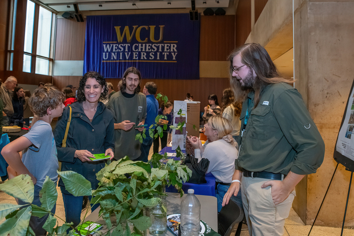 Noah Long (Davey Trees, and a former GNA Student Intern) discusses Tree Identification with the next generation of Botanists/Arborists