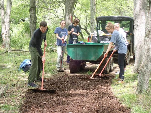 The SPE volunteers spreading wood chips on the trail